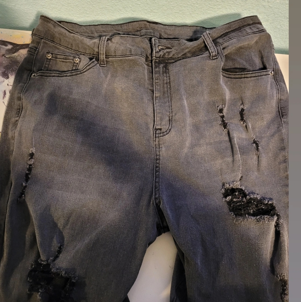 Ripped Skinny Jeans
